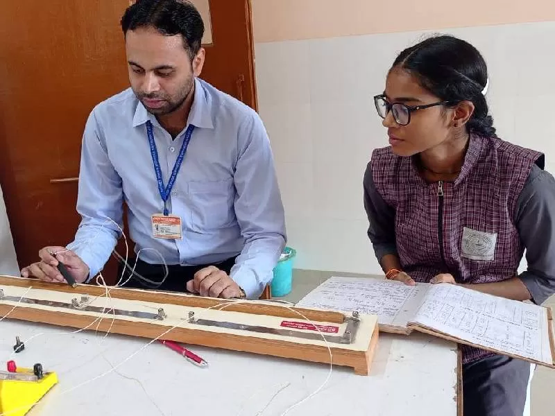 Hands-on Learning in the Physics Lab